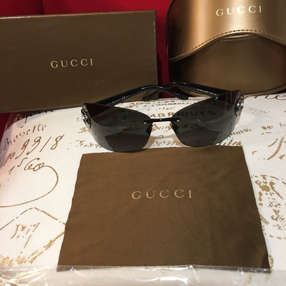 Gucci Accessories - 😎Authentic Gucci Sunglasses😎